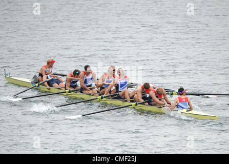 01.08.2012. Windsor, England. Great Britains Constantine Louloudis, Alex Partridge, James Foad, Tom Ransley, Ric Egington, Mo Sbihi, Greg Searle, Matt Langridge und Cox Phelan Hill (GBR) fuhr eine Zeit von fünf Minuten und 51,18 Sekunden gewinnt Bronze in der Männer acht Finale am 5. Tag der London 2012 Olympische Spiele am Eton Dorney. Stockfoto