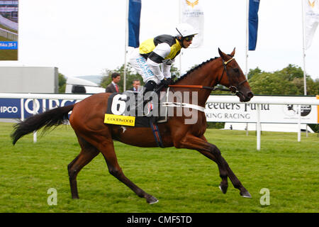 01.08.12 CHICHESTER, ENGLAND Silvestre De Sousa auf Sentry Duty (FR) (Trainer N J Henderson) in Aktion während Goodwood Handicap auf Glorious Goodwood Festival am zweiten Tag Stockfoto