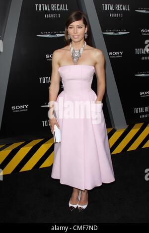 1. August 2012 - Los Angeles, Kalifornien, USA - Schauspielerin JESSICA BIEL im "Total Recall" Hollywood Premiere. (Kredit-Bild: © Jeff Frank/ZUMAPRESS.com) Stockfoto