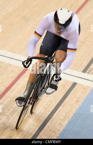 VEREINIGTES KÖNIGREICH. 02.08.2012 Stratford, England. Germanys Rene Enders, Maximilian Levy und Stefan Nimke konkurrieren in der Mens Team Sprint Qualifikation während der Bahnrad-Wettbewerb am 6. Tag der London 2012 Olympische Spiele auf der Radrennbahn im Olympiapark. Stockfoto