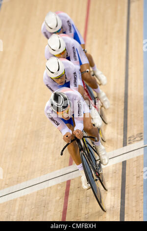 VEREINIGTES KÖNIGREICH. 02.08.2012 Stratford, England. Koreas Seung Woo Choi, Jae Jang Sun, Keon Woo Park und Seonho Park konkurrieren in der Mens Team Pursuit Qualifikation während der Bahnrad-Wettbewerb am 6. Tag der London 2012 Olympische Spiele auf der Radrennbahn im Olympiapark. Stockfoto