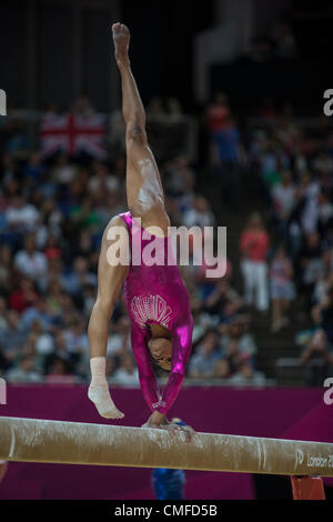 Gabrielle Douglas (USA) gold Olympiasieger im Einzelmehrkampf der Frauen auf die Olympischen Sommerspiele 2012, London, England. Stockfoto