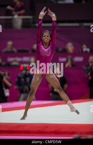 Gabrielle Douglas (USA) gold Olympiasieger im Einzelmehrkampf der Frauen auf die Olympischen Sommerspiele 2012, London, England. Stockfoto