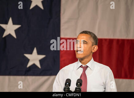 Winter Park, Florida, USA, Donnerstag, 2. August 2012. US-Präsident Barack Obama Kampagnen am Rollins College. Orlando, grenzt an Rollins befindet sich auf dem i-4 Gang, die eine große Rolle bei den 2008 Wahlen für Präsident Obama gespielt, und im Jahr 2004 zu Gunsten der Präsident George W. Bush schwang. Florida wird als Schaukel Staat mit vielen unentschlossenen Wähler gesehen. Winter Park ist Teil der Metropolregion Orlando-Kissimmee. Geplanten Besuch des Präsidenten Freitag, 20. Juli 2012, wurde abgebrochen aufgrund der tragischen Ereignisse bei der Aurora, Colorado Theater Filmaufnahme, wo 12 Menschen starben, 58 wurden verletzt. Stockfoto