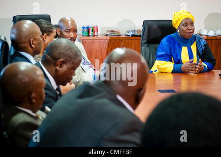 PRETORIA, Südafrika: AU Präsident Nkosana Dlamini-Zuma trifft mit dem Black Business Council am 2. August 2012 in Pretoria, Südafrika. (Foto von Gallo Images / Franco Megannon) Stockfoto