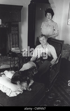 RICHARD THOMAS mit Frau Alma Gonzales. (Kredit-Bild: © Shepard Sherbell/Globe Photos/ZUMAPRESS.com) Stockfoto