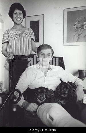 RICHARD THOMAS mit Frau Alma Gonzales. (Kredit-Bild: © Shepard Sherbell/Globe Photos/ZUMAPRESS.com) Stockfoto