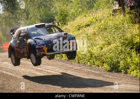 JYVÄSKYLÄ, Finnland - August 4: Thierry Neuville von Belgien und Nicolas Gilsoul Belgiens konkurrieren in ihren Citroen Junior World Rally Team Citroen DS3 WRC bei Tag3 der WRC-Rallye Finnland am 4. August 2012 in Jyväskylä, Finnland Stockfoto