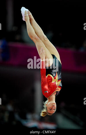 London, UK. Samstag, 4. August 2012. Tatsiana Piatrenia der Republik Belarus konkurriert bei der Frauen Trampolin Finals in die North Greenwich Arena. Stockfoto