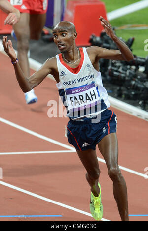 LONDON, ENGLAND - 4 AUGUST (Mo) Mohamed Farah of Great Britain gewinnt die Mens 10.000-Meter-Finale bei den Abend-Session der Leichtathletik im Olympiastadion am 4. August 2012 in London, England-Foto von Roger Sedres / Gallo Images Stockfoto