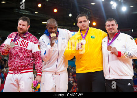 (L-R) Aleksandr Mikhailine (RUS), Teddy Riner (FRA), Rafael Silva (BRA), Andreas Tolzer (GER), 3. August 2012 - Judo: Männer + 100 kg Medaillenvergabe bei ExCeL in London 2012 Olympische Spiele in London, Vereinigtes Königreich.   (Foto von Enrico Calderoni/AFLO SPORT) [0391] Stockfoto