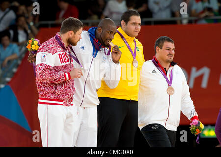 (L-R) Aleksandr Mikhailine (RUS), Teddy Riner (FRA), Rafael Silva (BRA), Andreas Tolzer (GER), 3. August 2012 - Judo: Männer + 100 kg Medaillenvergabe bei ExCeL in London 2012 Olympische Spiele in London, Vereinigtes Königreich.   (Foto von Enrico Calderoni/AFLO SPORT) [0391] Stockfoto