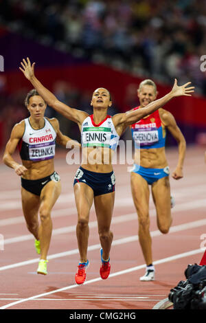 Jessica Ennis (GBR)-Goldmedaillen-Gewinner im Wettbewerb im Siebenkampf 800m bei den Olympischen Sommerspielen 2012 in London Stockfoto