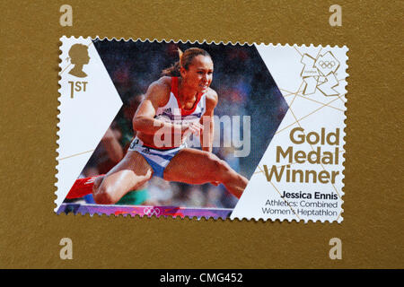 UK Sonntag, 5. August 2012. Briefmarke zu Ehren Goldmedaillengewinner Jessica Ennis in Leichtathletik kombiniert Frauen Siebenkampf-Event. Stempel gekauft und steckte auf Gold Olympische Unterstützer zukommen. Stockfoto