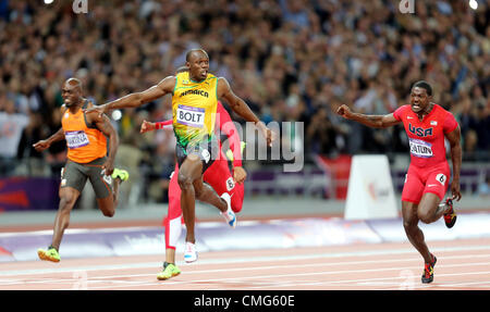 USAIN BOLT GEWINNT OLYMPIA 100 METER FINALE Stockfoto