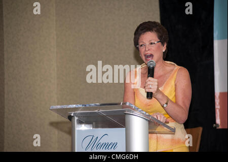 Orlando, Florida, USA, Sonntag, 5. August 2012. Frauen stimmen 2012. Senior Berater von Präsident Obama, Valerie Jarrett. Nach einem Moment der Stille, Opfer der neuesten Masse Dreharbeiten zu Ehren, die in einem Sikh-Tempel of Wisconsin stattfand, unterstreicht Valerie Jarrett US-Präsident Barack Obama Position für die Rechte der Frauen. Um Frauen Abstimmung zu energetisieren, Jarrett bespricht Frauenfragen geht es bei der kommenden Wahl: equal Pay, Diskriminierung aufgrund des Geschlechts im Gesundheitswesen, Frauenfragen und wie Präsident Obama richtet sich jeweils. Stockfoto