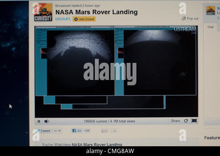 6. August 2012. USA. Live-Stream der NASA Mars Rover Landung. Computer Bildschirm Blick auf die ersten Bilder von der Oberfläche des Mars, die Rover Curiosity an das Jet Propulsion Laboratory am California Institute of Technology in Pasadena Kalifornien, wenige Minuten nach der Landung sicher auf der Marsoberfläche zurückgesandt Stockfoto