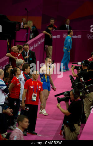 6. August 2012 - London, England, Vereinigtes Königreich - Igor Radivilov (UKR) reagiert nach Bronze Medaille Leistung in der Herren Kapelle in künstlerische Gymnastik in London Olympics 2012 an der North Greenwich Arena am August 06,2012 in London, Vereinigtes Königreich. (Kredit-Bild: © Paul Kitagaki Jr./ZUMAPRESS.com) Stockfoto