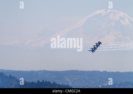 US Navy Flight Demonstration Squadron, F/A-18 Hornet, blaue Engel, Seattle, Washington, 5. August 2012, Seafair Stockfoto