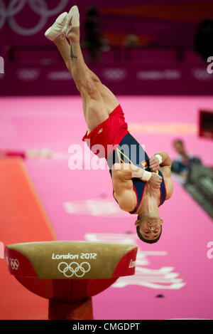 6. August 2012 - London, England, Vereinigtes Königreich - Isaac Botella Perez (ESP) 6. Platz in der Männer-Tresor-Finale in künstlerische Gymnastik in London Olympics 2012 an der North Greenwich Arena auf beendet 6. August 2012 in London, Vereinigtes Königreich. (Kredit-Bild: © Paul Kitagaki Jr./ZUMAPRESS.com) Stockfoto