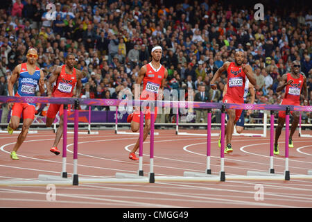6. August 2012. LONDON, ENGLAND - AUGUST 6, Felix Sanchez (Dominikanische Republik), Michael Tinsley (USA), Javier Culson (Puerto Rico), Angelo Taylor (USA) und Kerron Clement (USA) in den Herren 400m Hürden-Finale bei den Abend-Session der Leichtathletik bei den Olympischen Stadion am 6. August 2012 in London, England-Foto von Roger Sedres / Gallo Images Stockfoto