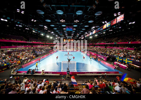 6. August 2012 Kupfer Stratford, London Box-Arena. Einen Überblick über die Herren Handball Viertel Finale zwischen Spanien und Kroatien. Stockfoto