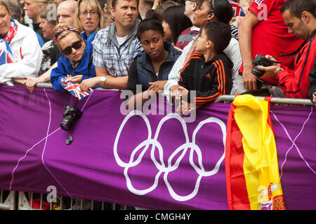 London, UK. Dienstag, 7. August 2012. Herren Triathlon statt im Hyde Park. Fans von Team GB kamen zu Tausenden. Stockfoto