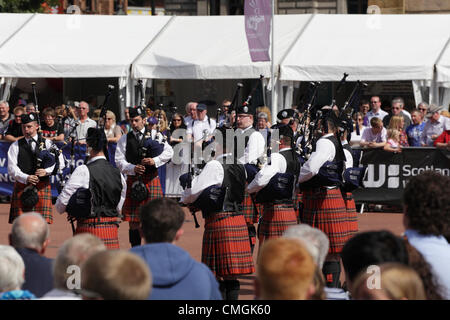 George Square, Glasgow City Centre, Schottland, Großbritannien, Dienstag, 7th. August 2012. Strathclyde Police Pipe Band beim Piping Live Event Stockfoto