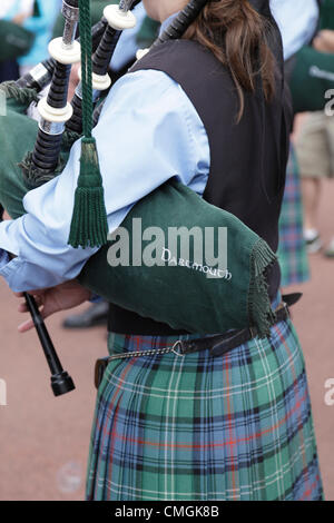 George Square, Glasgow City Centre, Schottland, Großbritannien, Dienstag, 7th. August 2012. Dartmouth und District Pipe Band aus Halifax in Nova Scotia, Kanada, treten beim Piping Live Event auf Stockfoto