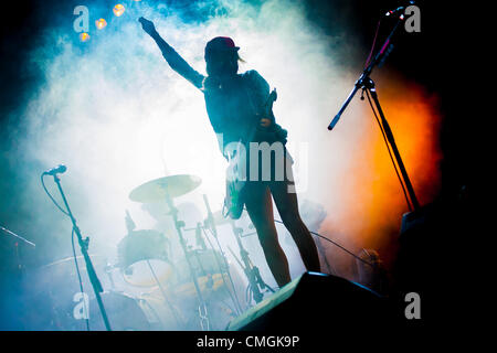 SIBENIK, KROATIEN, 07.08.12. The Ting Tings führen beim Terraneo Music Festival in Sibenik, Kroatien. Stockfoto