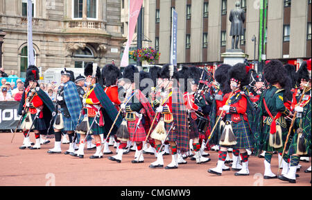 Drum Major aus die Massed Pipes and Drums aus verschiedenen militärischen Regimenter bei George Square, Glasgow, als Teil der Piping Live!, Glasgow International Piping Festival am 7. August 2012. Stockfoto