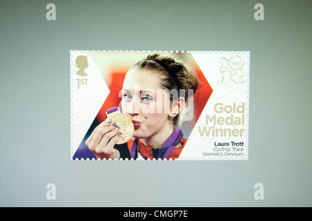 8. August 2012, 2012 in London. Sonderausgabe-Sonderbriefmarke von Laura Trott, der behauptet, die Goldmedaille in der Cycling Track Frauen Omnium Stockfoto