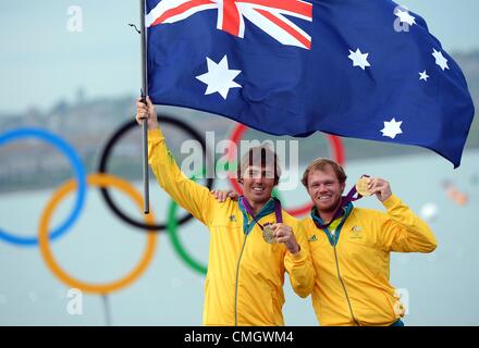 8. August 2012. Olympisches Segeln, Aktion während der London 2012 Olympische Spiele bei Weymouth & Portland Veranstaltungsort, Dorset, England, UK.  Nathan Outteridge und Iain Jensen von Australien gewinnen Gold in der 49er Jolle Medaille Männerrennen 8. August 2012 Bild: DORSET MEDIA SERVICE Stockfoto