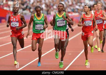 LONDON, ENGLAND - 8 AUGUST, Bernard Lagat (USA), Yenew Alamirew (Äthiopien), Dejen Gebremeskel (Äthiopien) und Abdalaati Iguider (Marokko) in der Herren-5000m-Hitze während der Vormittagssitzung der Leichtathletik bei den Olympischen Stadion am 8. August 2012 in London, England-Foto von Roger Sedres / Gallo Images Stockfoto