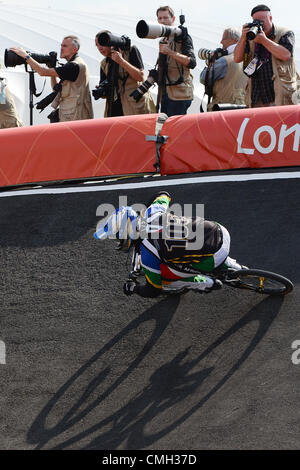 9. August 2012. LONDON, ENGLAND - 9 AUGUST Sifiso Nhlapo in Südafrika während der BMX Seeding Run auf der BMX-Bahn am 9. August 2012 in London, England-Foto von Roger Sedres / Gallo Images Credit: Roger Sedres / Alamy Live News Stockfoto