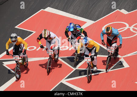 9. August 2012. LONDON, ENGLAND - 9 AUGUST Sifiso Nhlapo in Südafrika während der BMX Seeding Run auf der BMX-Bahn am 9. August 2012 in London, England-Foto von Roger Sedres / Gallo Images Credit: Roger Sedres / Alamy Live News Stockfoto