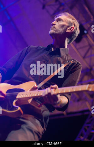 SIBENIK, Kroatien, Donnerstag, 9. August 2012. Schwäne treten bei der Terraneo Eco Musiksommer in Sibenik, Kroatien. Stockfoto