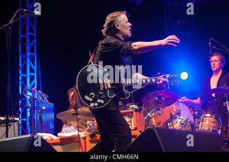 SIBENIK, Kroatien, Donnerstag, 9. August 2012. Schwäne treten bei der Terraneo Eco Musiksommer in Sibenik, Kroatien. Stockfoto