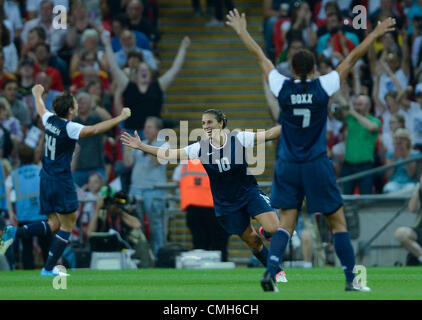 09.08.2012. London, England. Spieler der Vereinigten Staaten zu feiern, nachdem die Frauen Goldmedaille Fußballspiel zwischen den USA und Japan an der London 2012 Olympische Spiele Team USA gewann das Endspiel 2: 1 für die Goldmedaille, Japan nahm Silber und Kanada gewann die Bronzemedaille mit dem Gewinn der dritten Platz Spiel über Framce. Stockfoto