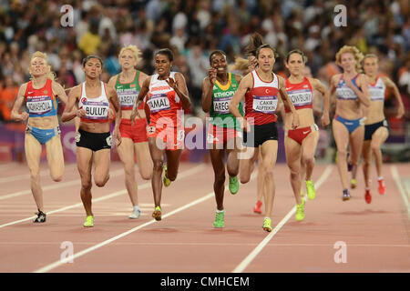 10. August 2012. LONDON, ENGLAND - 10 AUGUST, Asli Cakir-Alptekin der Türkei gewinnt 1500m-Finale der Frauen während der Abend-Sitzung der Leichtathletik im Olympiastadion am 10. August 2012 in London, England-Foto von Roger Sedres / Gallo Images Stockfoto