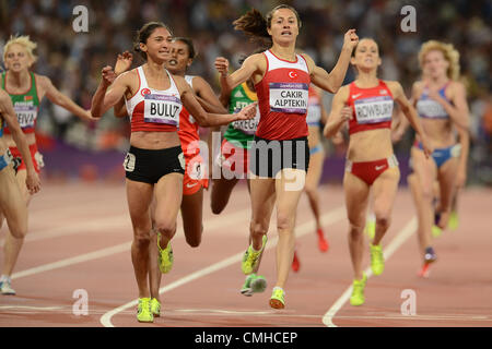 10. August 2012. LONDON, ENGLAND - 10 AUGUST, Asli Cakir-Alptekin der Türkei gewinnt 1500m-Finale der Frauen während der Abend-Sitzung der Leichtathletik im Olympiastadion am 10. August 2012 in London, England-Foto von Roger Sedres / Gallo Images Stockfoto