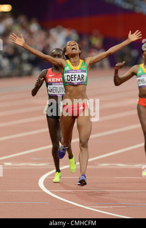 10. August 2012. LONDON, ENGLAND - 10 AUGUST Meseret Dafar Äthiopiens gewinnt 5000m-Finale der Frauen während der Abend-Sitzung der Leichtathletik im Olympiastadion am 10. August 2012 in London, England-Foto von Roger Sedres / Gallo Images Stockfoto