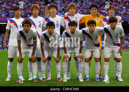 10. August 2012. 10.08.2012 Cardiff, Wales. Die südkoreanische Mannschaft Line-up vor den Olympischen Fußball Männer Bronze Medal Match zwischen Japan und Südkorea. Südkorea gewinnen die Bronze-Medaille für London 2012 Olympische Spiele gegen Japan 2: 0. Stockfoto