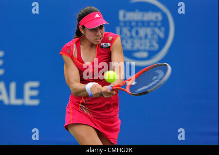 10. August 2012. 10.08.2012. Quebec, Kanada.   Christina McHale der USA trifft eine Rückkehr gegen Aleksandra Wozniak von Kanada während der Rogers Cup präsentiert von Nationalbank im Uniprix Stadium in Montreal, Quebec, Kanada.  Spiel wurde wegen Regens unterbrochen. Stockfoto