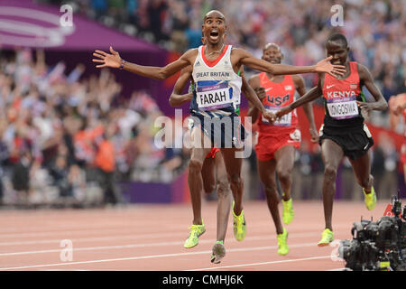 LONDON, ENGLAND - 11. AUGUST, Mo Farah of Great Britain gewinnt die Herren 5000m während der Abend-Sitzung der Leichtathletik im Olympiastadion am 11. August 2012 in London, England-Foto von Roger Sedres / Gallo Images Stockfoto