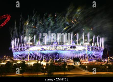 12. August 2012. 12.08.2012. London, England-Feuerwerk über dem Olympiastadion während der Abschlussfeier auf die 2012 Olympischen Spiele in London, London, Großbritannien, 12. August 2012. Stockfoto