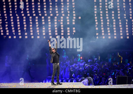 12. August 2012. 12.08.2012. London, England. George Michael führt während der Abschlussfeier am Ende des Tages 16 von London 2012 Olympische Spiele im Olympiastadion. Stockfoto