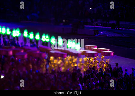 12. August 2012 - führt London, England, Vereinigtes Königreich - Brasilien in die Abschlusszeremonie während der London Olympics 2012 im Olympiastadion am 12. August 2012 in London, Vereinigtes Königreich. (Kredit-Bild: © Paul Kitagaki Jr./ZUMAPRESS.com) Stockfoto