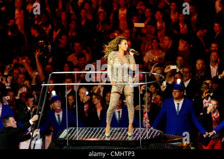 12. August 2012. 12.08.2012. London, England. Britischer pop Mädchen wiedervereinigen Band The Spice Girls ausführen während der Abschlussfeier am Ende des Tages 16 von London 2012 Olympische Spiele im Olympiastadion. Stockfoto