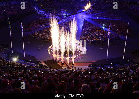 LONDON, ENGLAND - 12. AUGUST, das Olympische Feuer ist über sein ausgelöscht während der Abschlussveranstaltung des London 2012 Olympische Spiele im Olympic Park Stadium am 12. August 2012 in London, England-Foto von Roger Sedres / Gallo Images Stockfoto